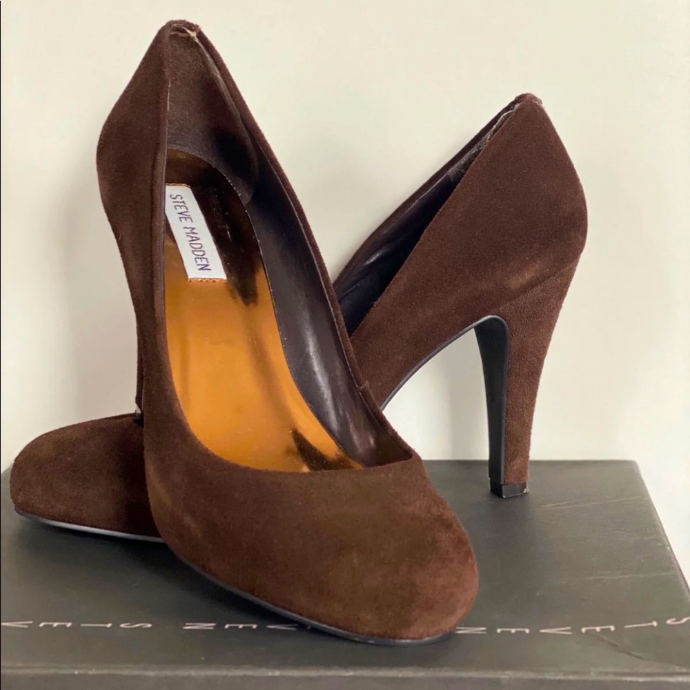 Steve Madden Brown Suede Pump